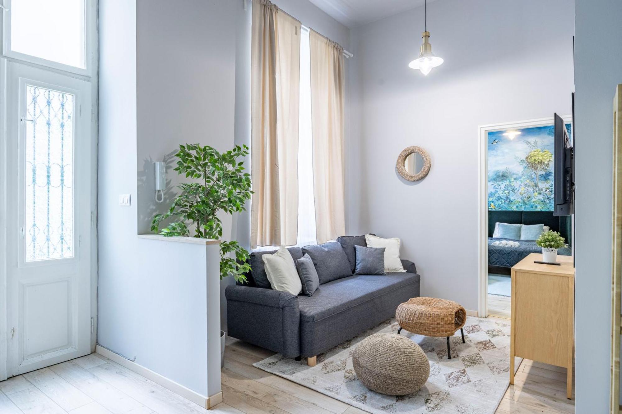 Hidden Gem With Terrace On The Andrassy Fashion Road Apartment Budapest Bagian luar foto