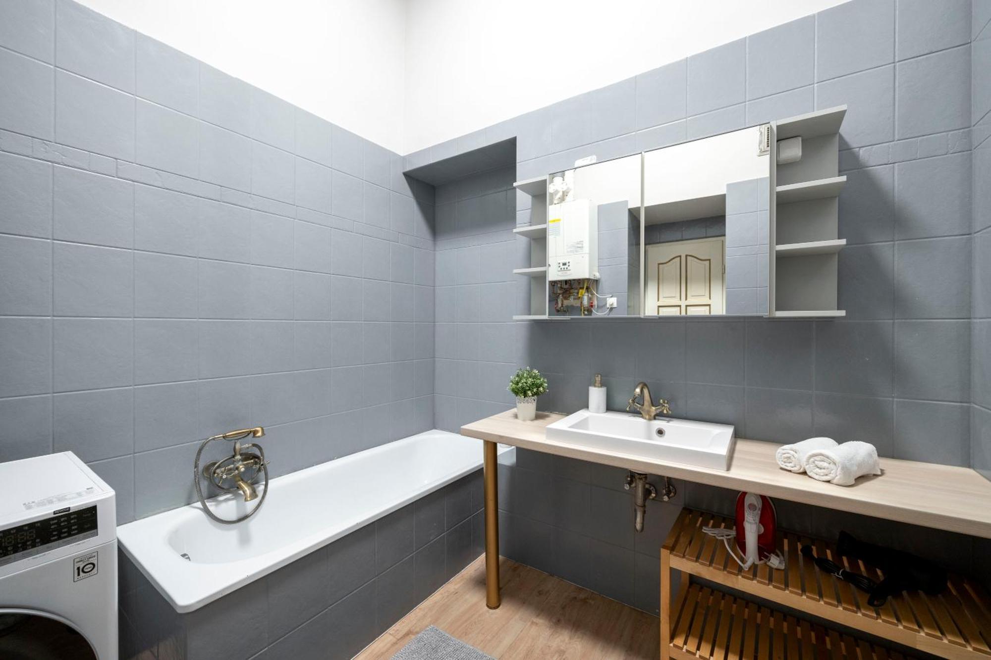 Hidden Gem With Terrace On The Andrassy Fashion Road Apartment Budapest Bagian luar foto