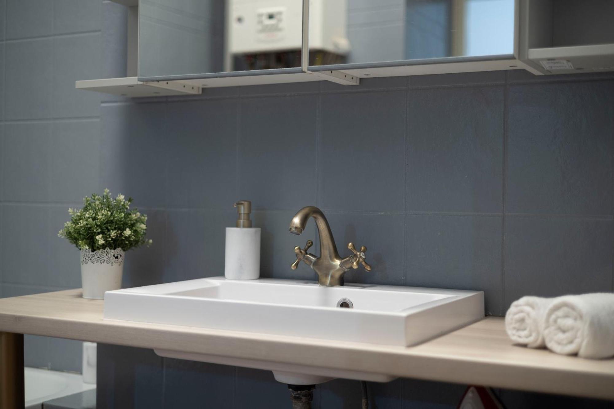Hidden Gem With Terrace On The Andrassy Fashion Road Apartment Budapest Bagian luar foto