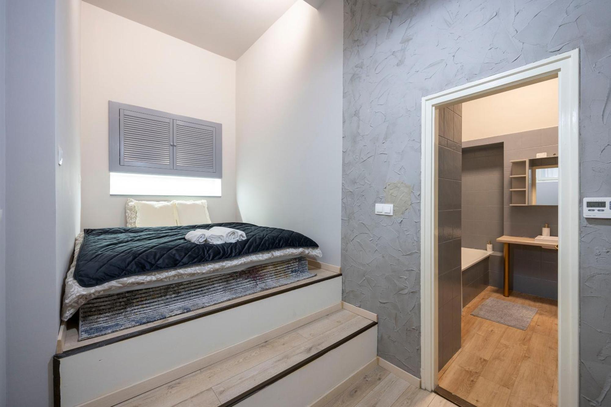 Hidden Gem With Terrace On The Andrassy Fashion Road Apartment Budapest Bagian luar foto
